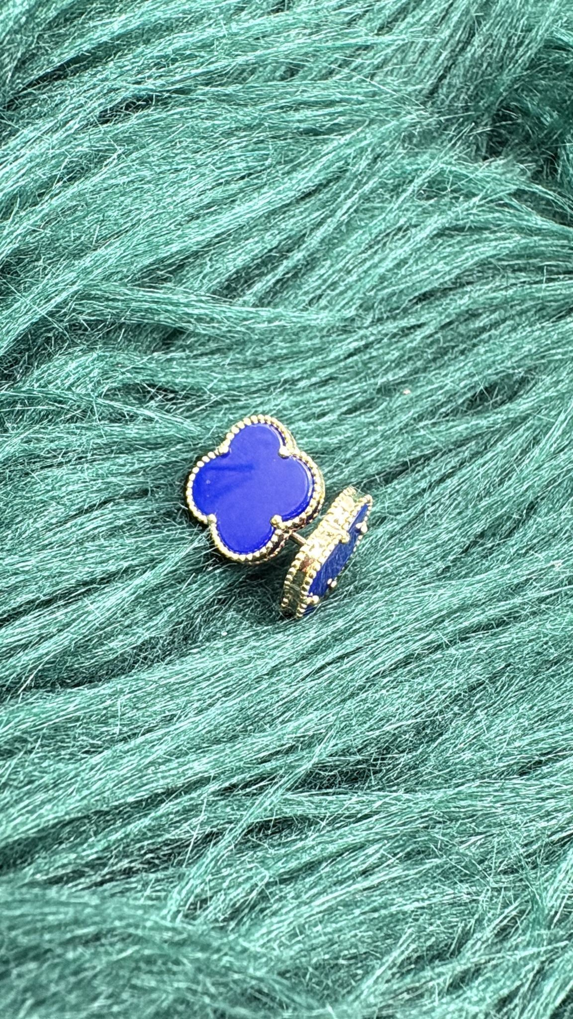 ARETES CLOVER 14 KT Weight 2.7 G