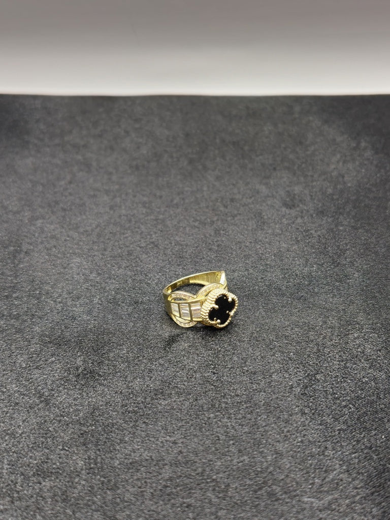 BLACK CLOVER RINGS 14 KT Weight 6.3 G