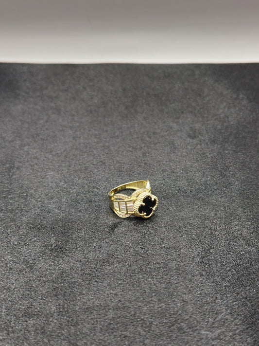 BLACK CLOVER RINGS 14 KT Weight 6.3 G