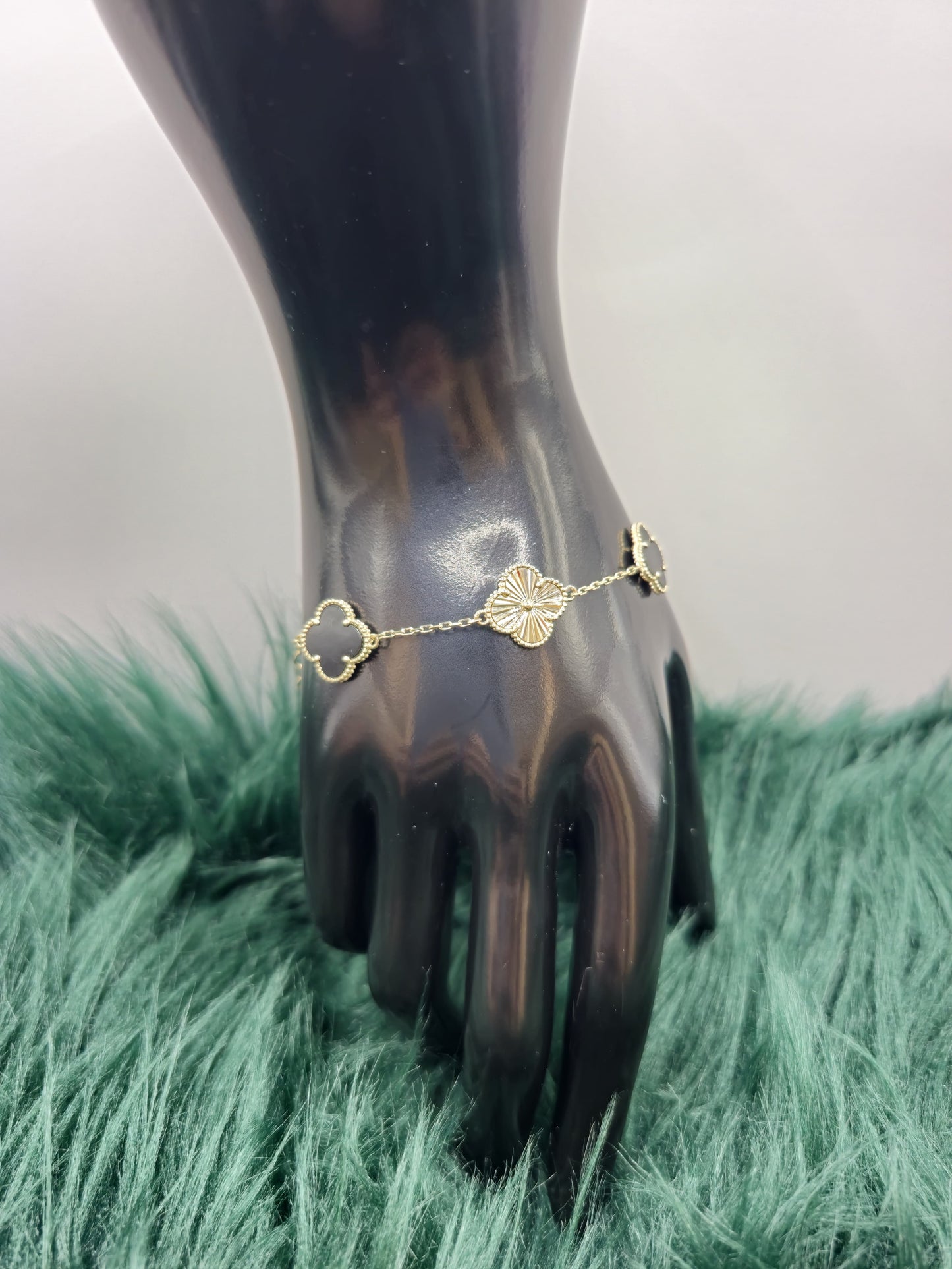 PULSERA VAN CLEEF 14 KT Weight 6.4 G