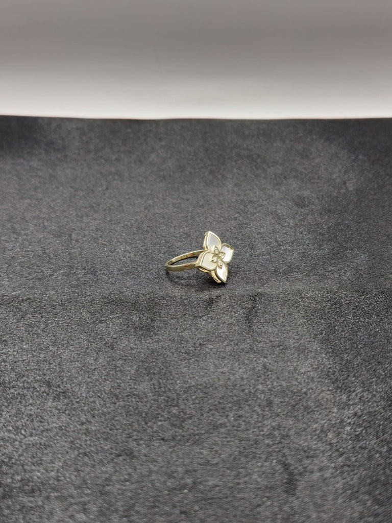 WHITE FLOWER RINGS 14 KT Size 7 ½ Weight 3.7 G